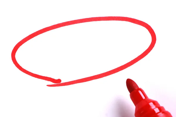 Красный маркер с пустым рисования круга — стоковое фото