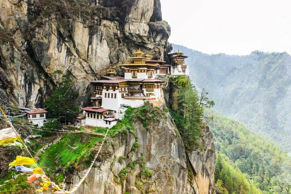 Tiger's Nest (Taktshang Goemba) — стоковое фото