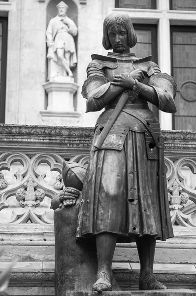 Statue Of Joan Of Arc in Orleans, France (black and white) — стоковое фото