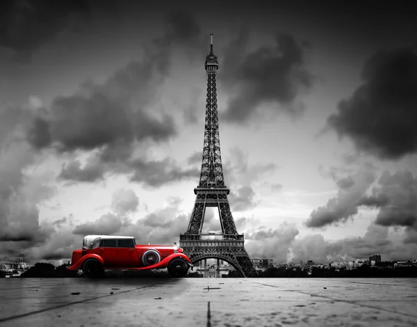 Башня effel и ретро автомобиль Стоковое Изображение