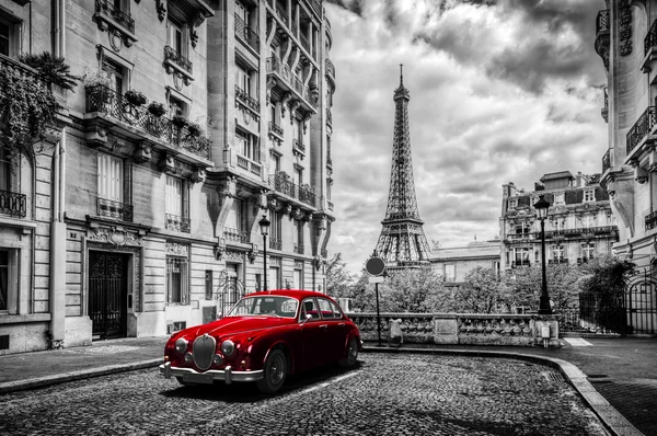 Эйфелева башня с ретро-автомобилей Стоковое Изображение