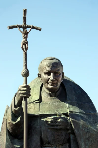 Бронзовая статуя папы римского Иоанна Paul II — стоковое фото