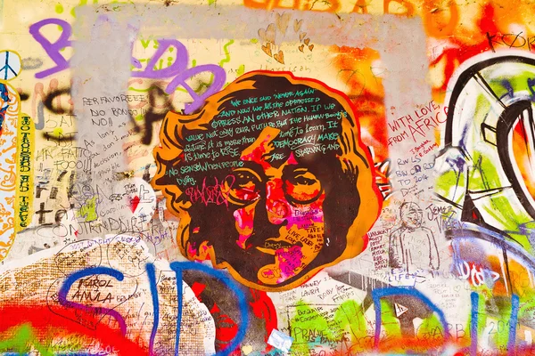 Джон lennon стена граффити на острове Кампа в Праге — стоковое фото