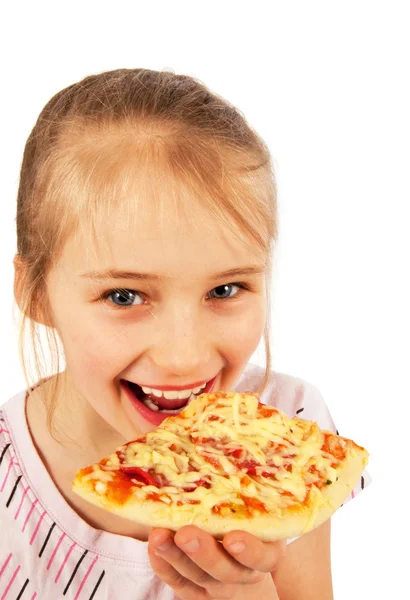 Красивая маленькая девочка ест пицца — стоковое фото