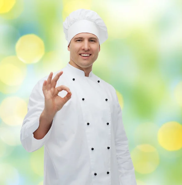 Счастливый мужской шеф-повар показаны ОК знак — стоковое фото