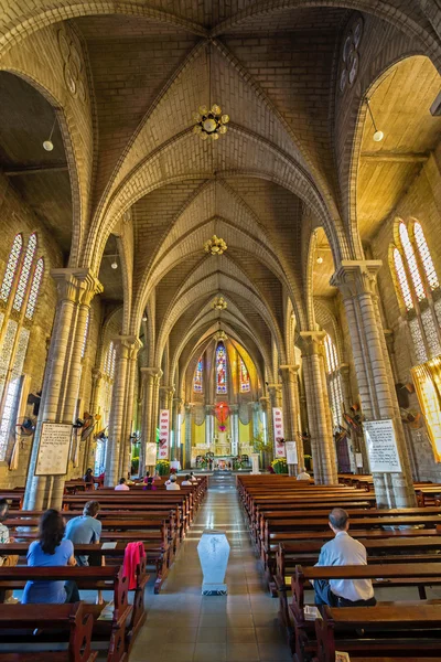 Интерьер церкви камень. Нячанге, Вьетнам — стоковое фото