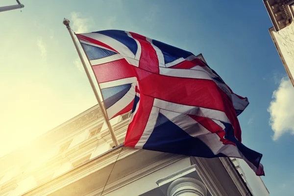 Флаг Великобритании на здание правительства — стоковое фото