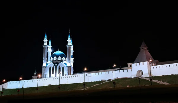 Мечеть kul-sharif в Казанском Кремле ночью в свете — стоковое фото