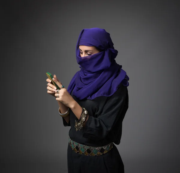 Мусульманская девочка в действии Лицензионные Стоковые Изображения