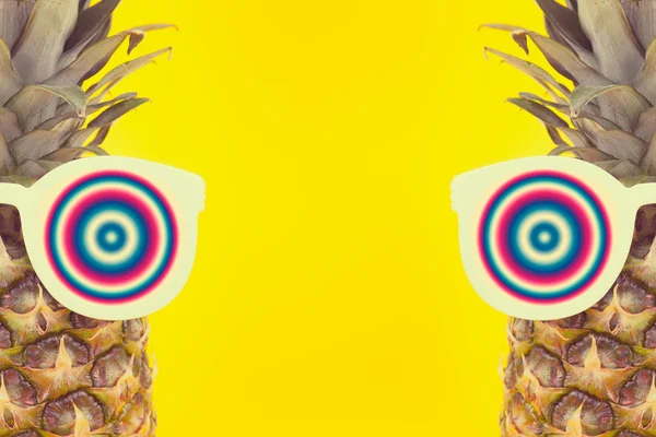Смешные ананасы в солнцезащитные очки Стоковое Изображение