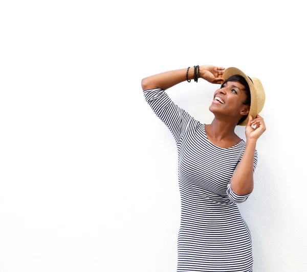 Веселый черная женщина, улыбаясь со шляпой Лицензионные Стоковые Изображения