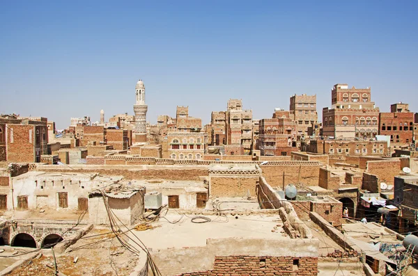 Старый Город Санаа, украшенные дома, дворцов, минаретов, крыши и мечетей, Йемен — стоковое фото