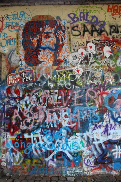 Фрески в памяти Джона Леннона — стоковое фото