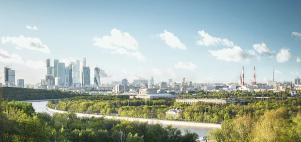 Панорамный вид города Москвы от холмов воробья Лицензионные Стоковые Изображения