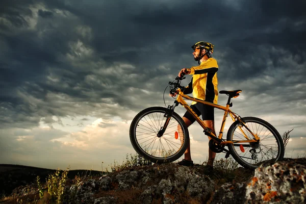 Горный велосипед велосипедист езда Открытый — стоковое фото