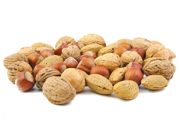 Смешанные орехи, грецкие орехи, миндаль и лесные орехи — стоковое фото