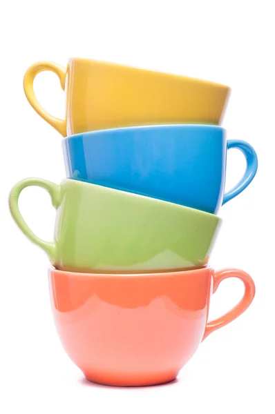 Четыре чашки сложены. Цветные кружки. Красочные изображения с посудой — стоковое фото