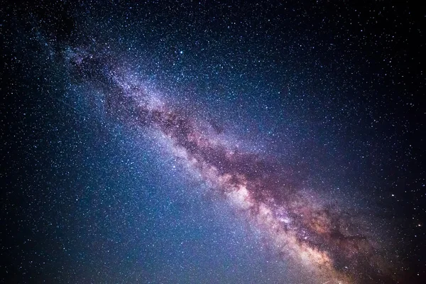 Млечный путь и звездное небо — стоковое фото