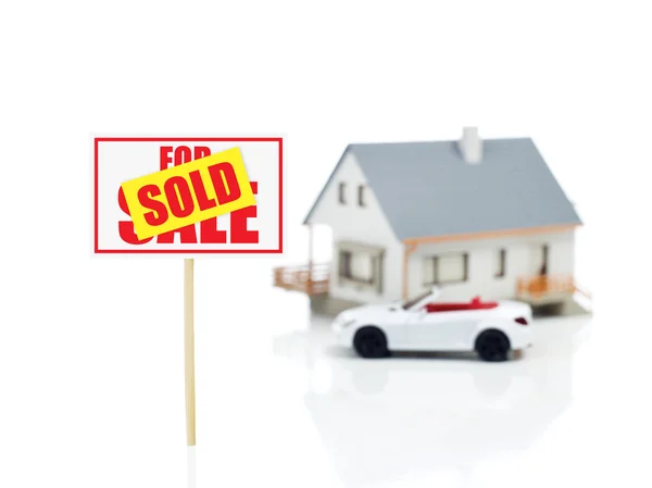 Продан модель знак и дом и автомобиль Лицензионные Стоковые Изображения