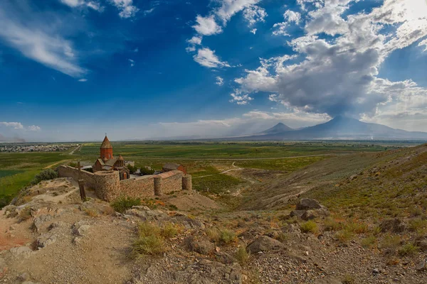 Монастырь Хор Вирап на армяно-турецкой границе вблизи гору Арарат — стоковое фото