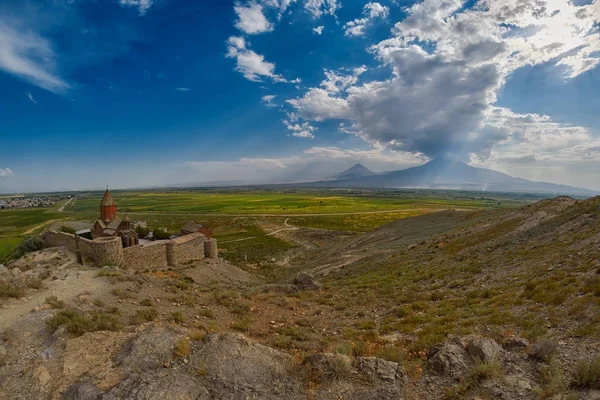 Монастырь Хор Вирап на армяно-турецкой границе вблизи гору Арарат — стоковое фото