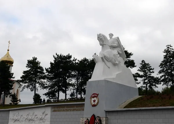 Памятник 4-го гвардейского корпуса казацких Кубань на автомагистрали M4, в деревне Kushchevskaya, Краснодарский край — стоковое фото