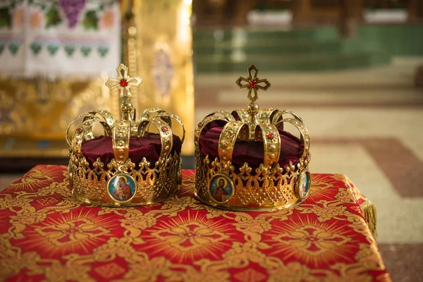 Православная Церковь Свадебные детали Корона — стоковое фото