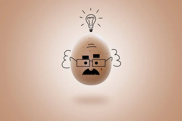 Смешные или профессор ученый и лампочки. Яйцо голова на Бек — стоковое фото