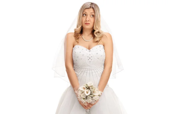 Смущенный невеста с свадебный цветок — стоковое фото