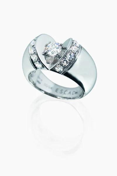 Красивое ювелирное кольцо — стоковое фото