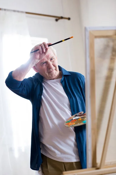 Старший человек рисунок картины — стоковое фото