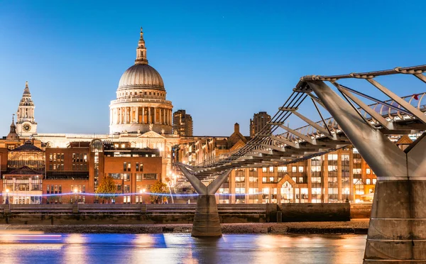 Святого Павла в сумерках, Лондон — стоковое фото
