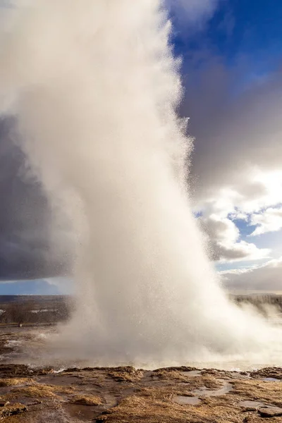 Iceland strokkur geysir — стоковое фото