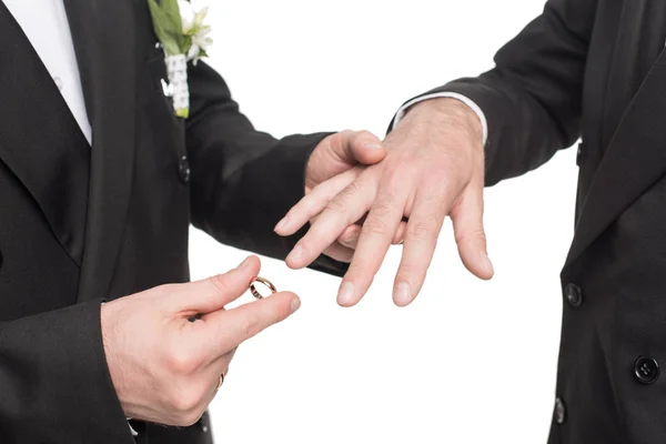 Гомосексуальные пары обмениваются обручальными кольцами — стоковое фото