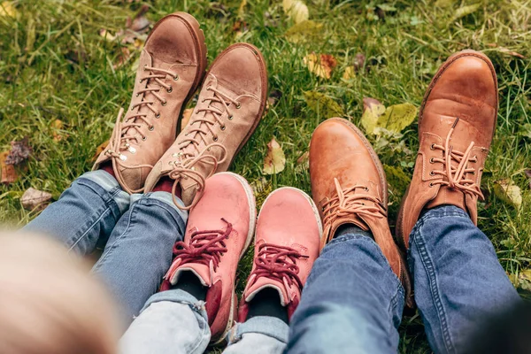 Семья в Осенняя обувь Стоковое Фото