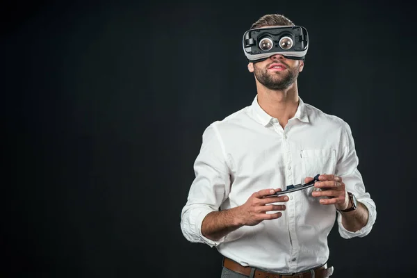 Человек Помощью Виртуальной Реальности Гарнитуры Сложенные — стоковое фото
