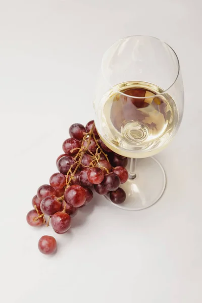 Top View White Wine Glass Grapes White — стоковое фото