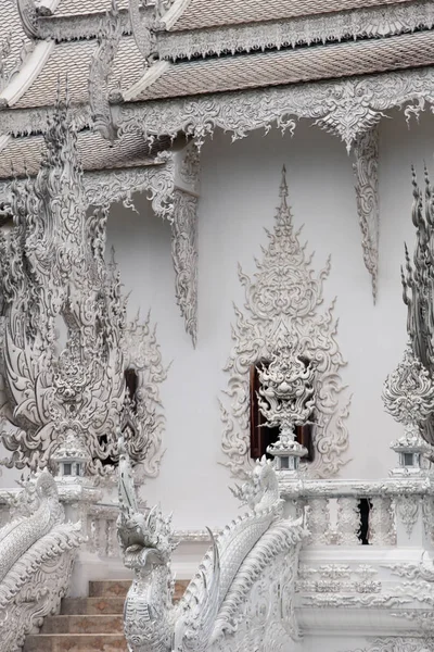 Красивый Тайский Храм Украшен Скульптурой Пламени Стоковое Фото