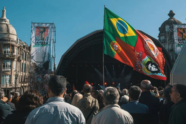 Празднование дня мая в центре Порту — стоковое фото