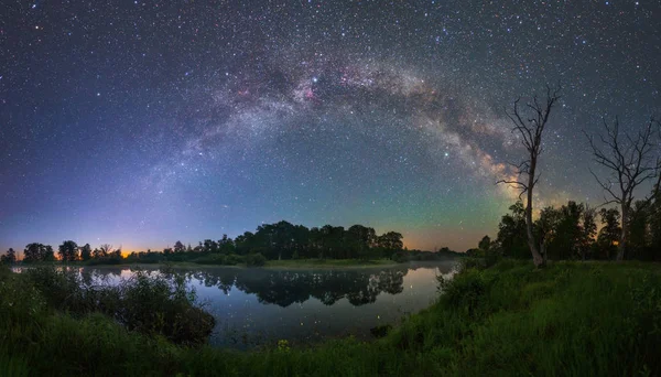 Звездная ночь пейзаж — стоковое фото