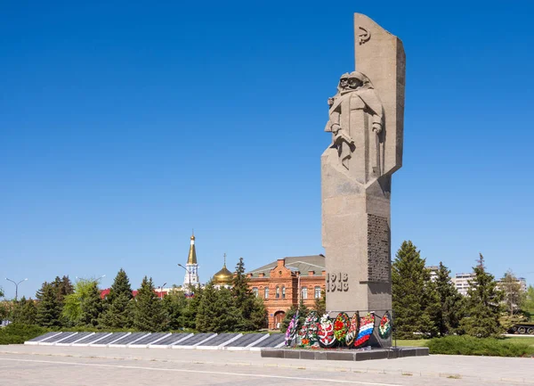 Волжский. Волгоградская обл. Россия 6 мая 2017 года. Мемориальный комплекс памятник героям гражданской войны и Великой Отечественной войны Лицензионные Стоковые Изображения