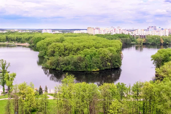 Minsk, Republic of Belarus. Victory Park (Komsomol lake) — стоковое фото
