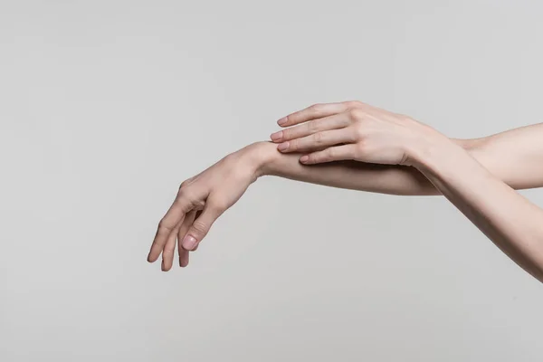 Нежные женские руки — стоковое фото