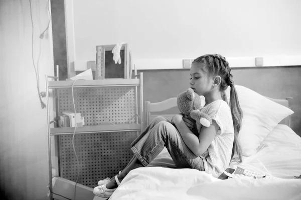 Маленькая девочка в больнице Стоковое Фото