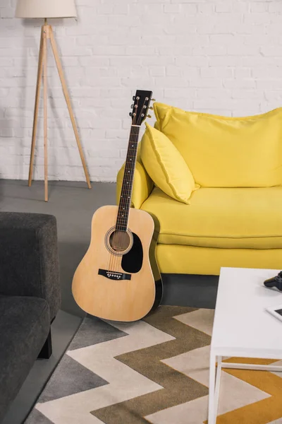 Acoustic Guitar Cozy Yellow Couch Modern Interior — стоковое фото