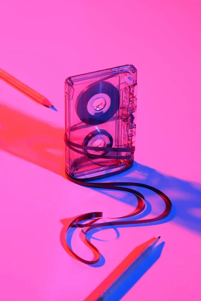 Крупным Планом Зрения Ретро Аудио Кассеты Карандаши Розовый Фон — стоковое фото