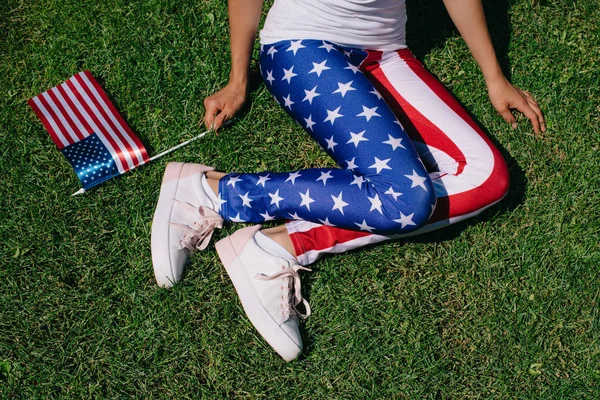 Partial View Woman Flagpole Leggins American Flag Pattern Resting Green — стоковое фото