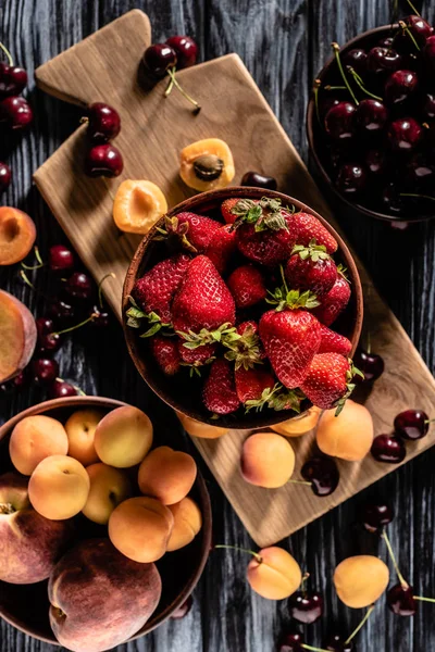 Top View Bowls Cherries Strawberries Peaches Apricots Wooden Table — стоковое фото