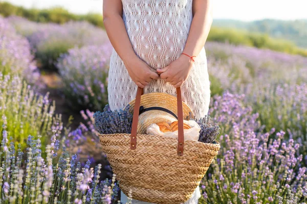 Cropped Image Pregnant Woman White Dress Holding Picnic Basket Violet — стоковое фото