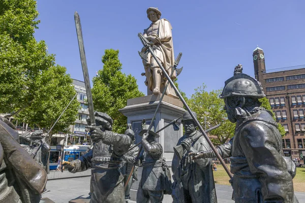 Amsterdam Netherlands July 2018 Monument Great Dutch Artist Rembrandt Figures — стоковое фото